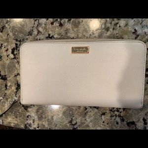 WHITE KATE SPADE WALLET